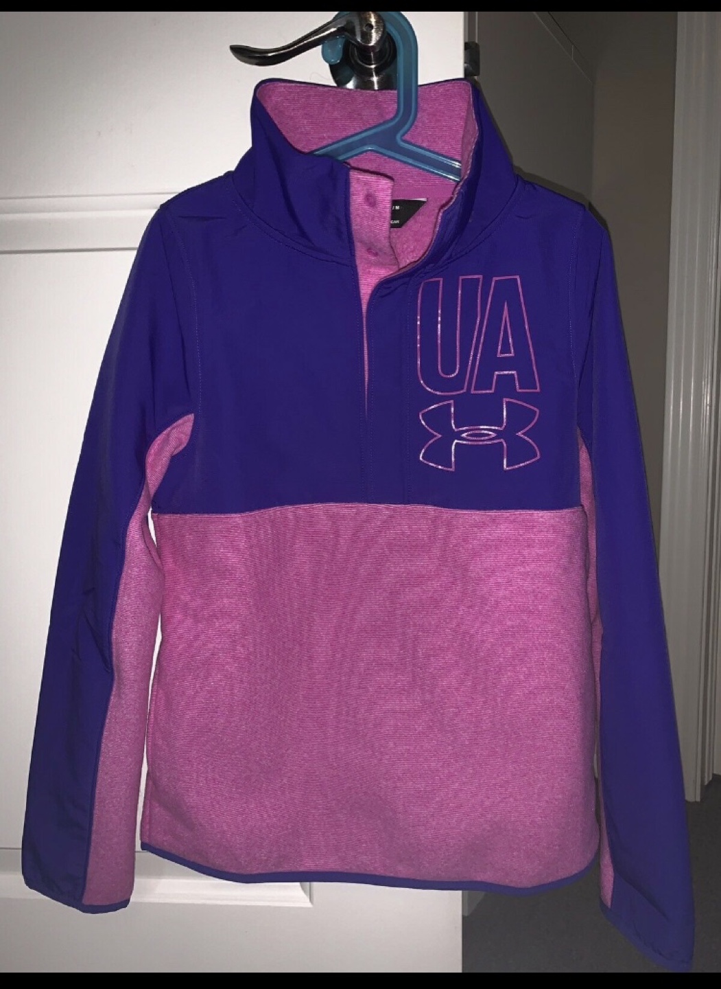 Youth UA fleece size medium  thumbnail