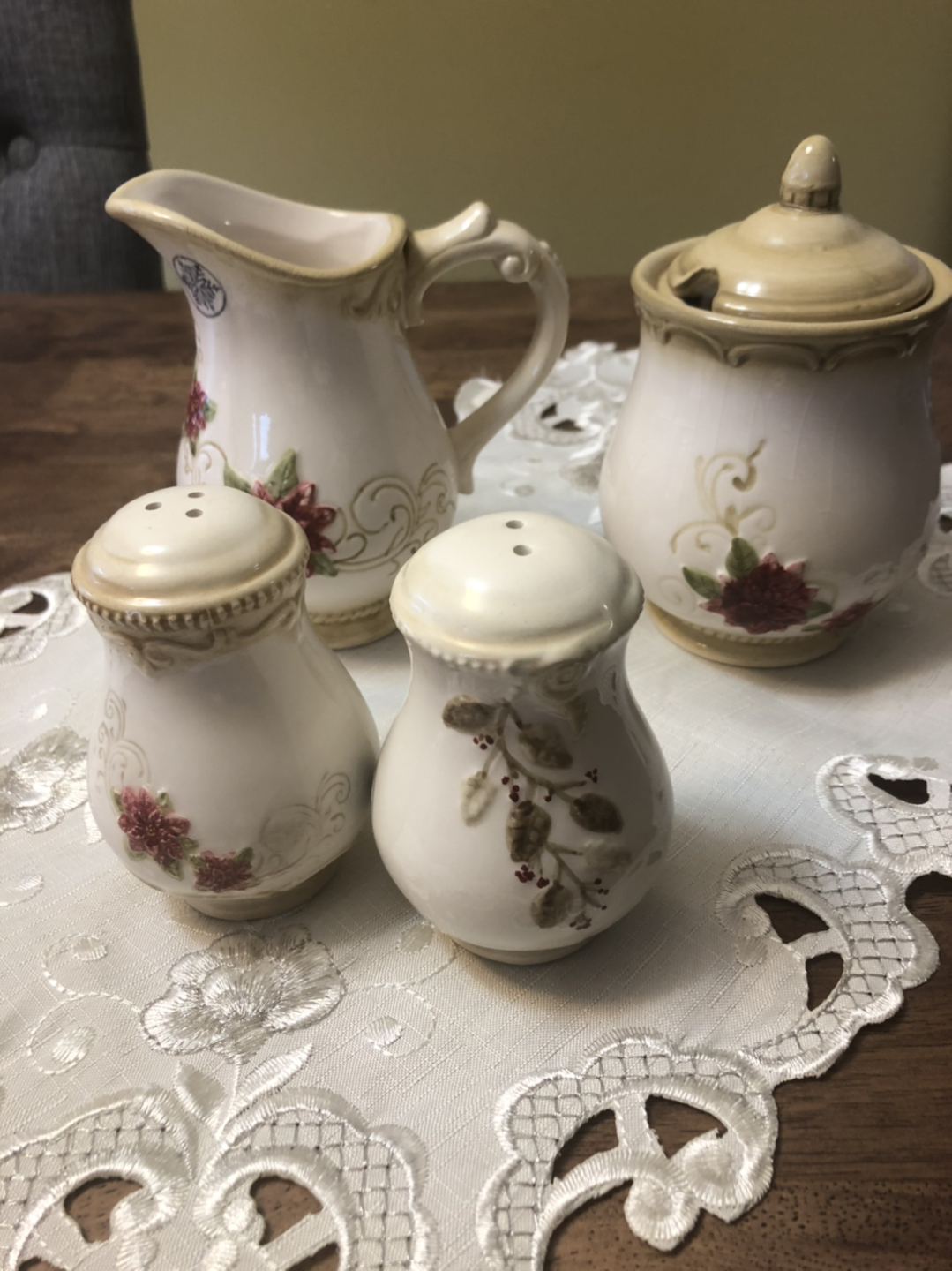 Salt & Pepper Shaker Set(4 for all)