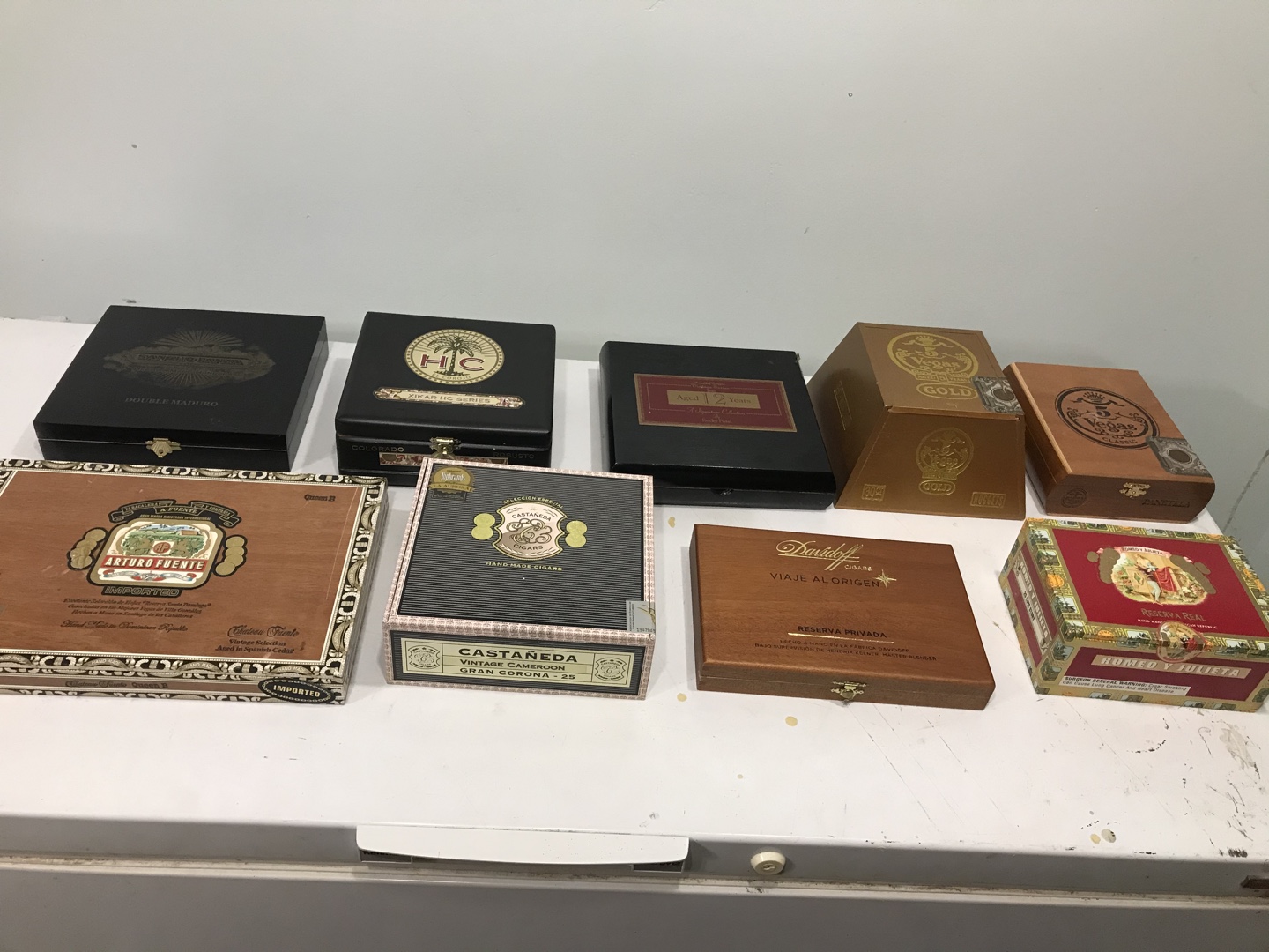 Lot of wood cigar boxes 