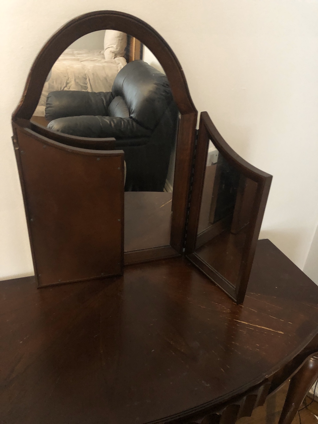 Dresser table with mirror - photo 2