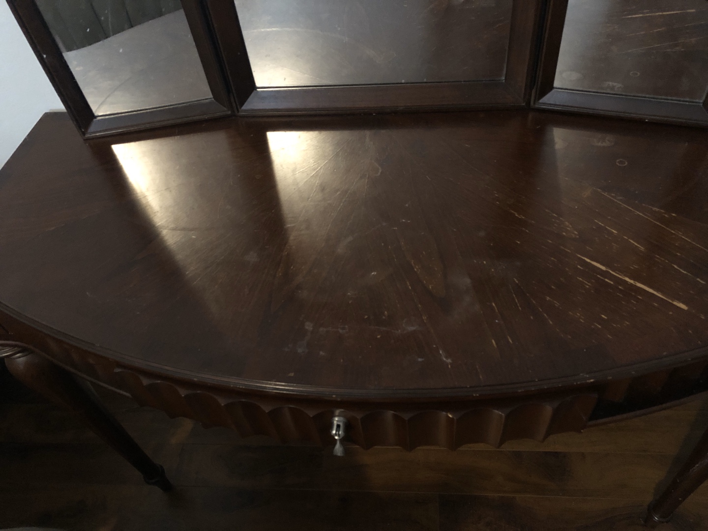 Dresser table with mirror - photo 4