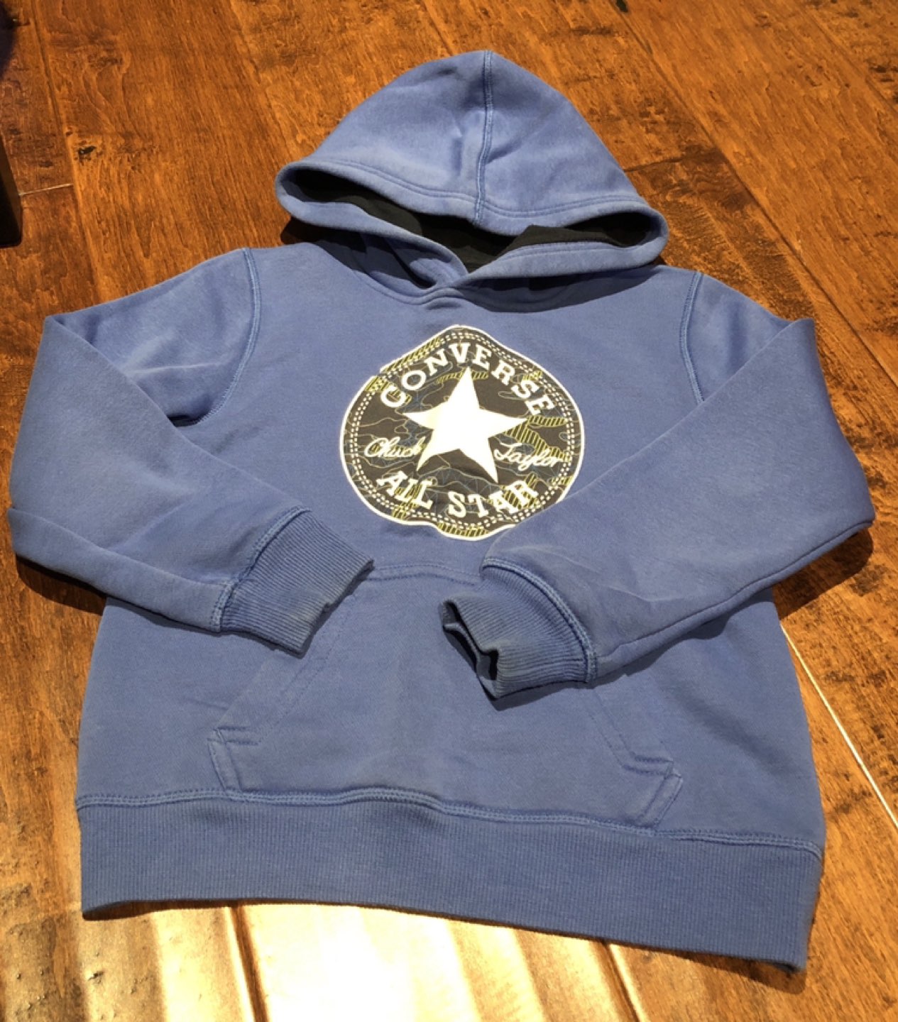 Converse boy’s hoodie size 6-7 thumbnail