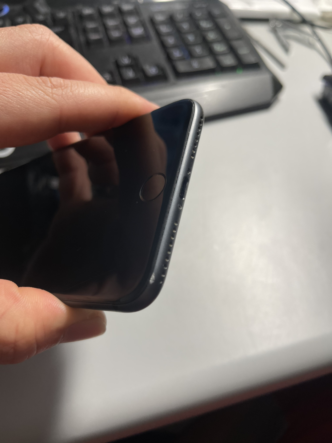 Selling Iphone 8 plus 256GB Space Grey image indicator(2)