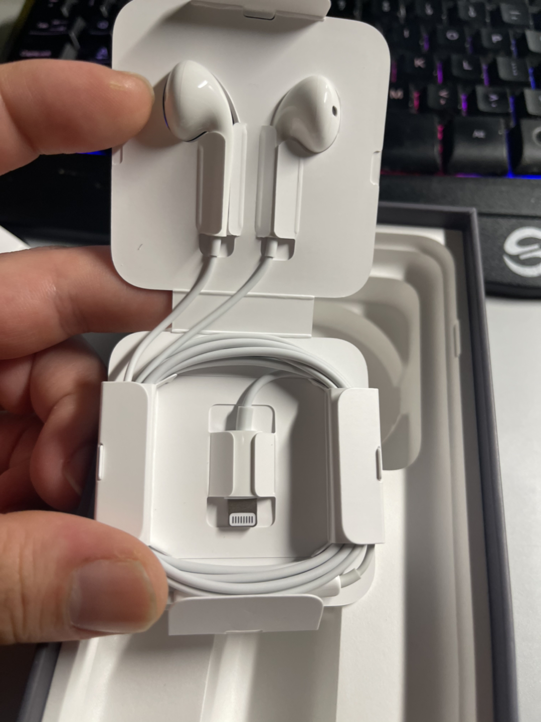 Selling Iphone 8 plus 256GB Space Grey image indicator(4)