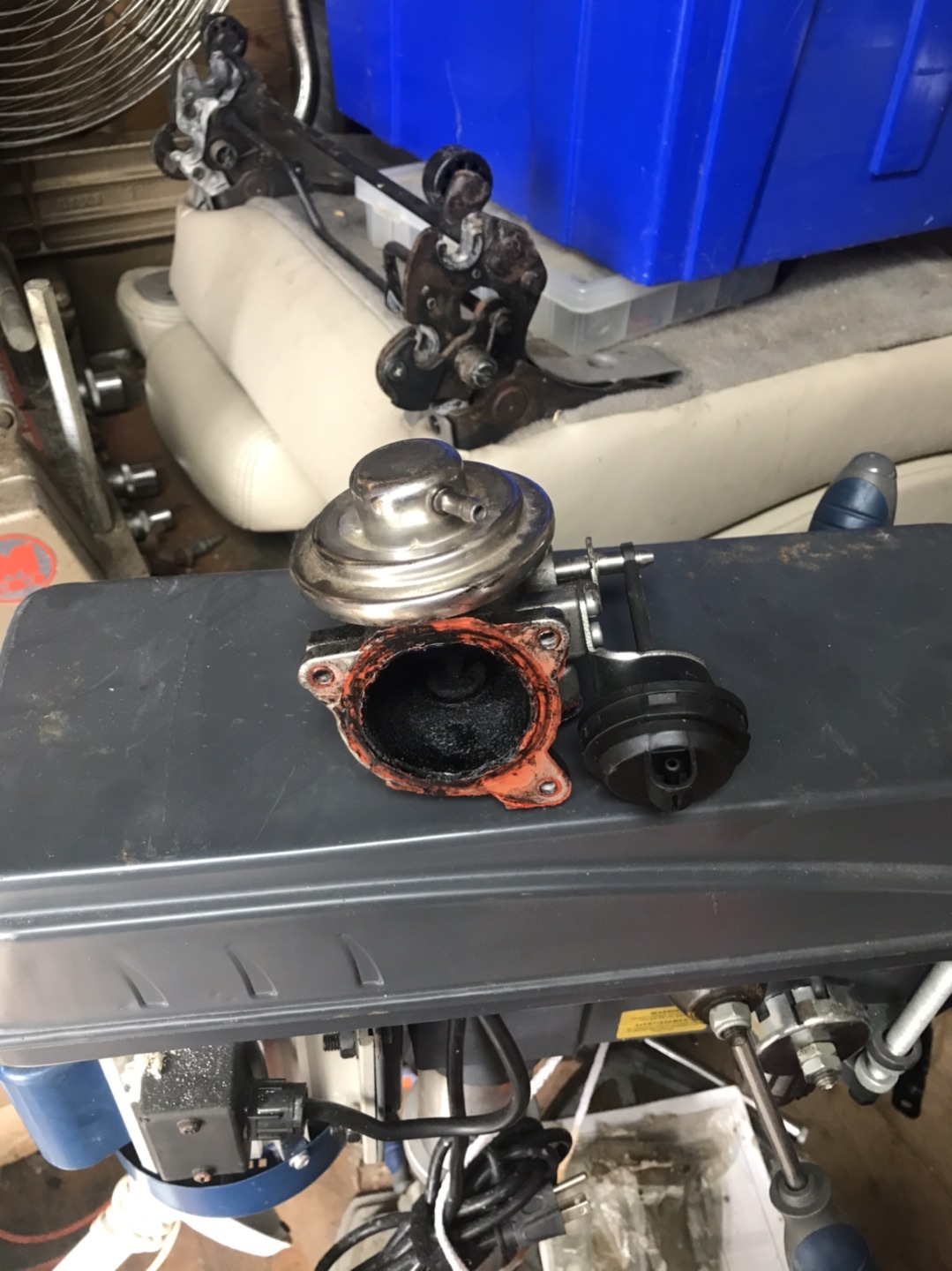 Volkswagen EGR valve - photo 3