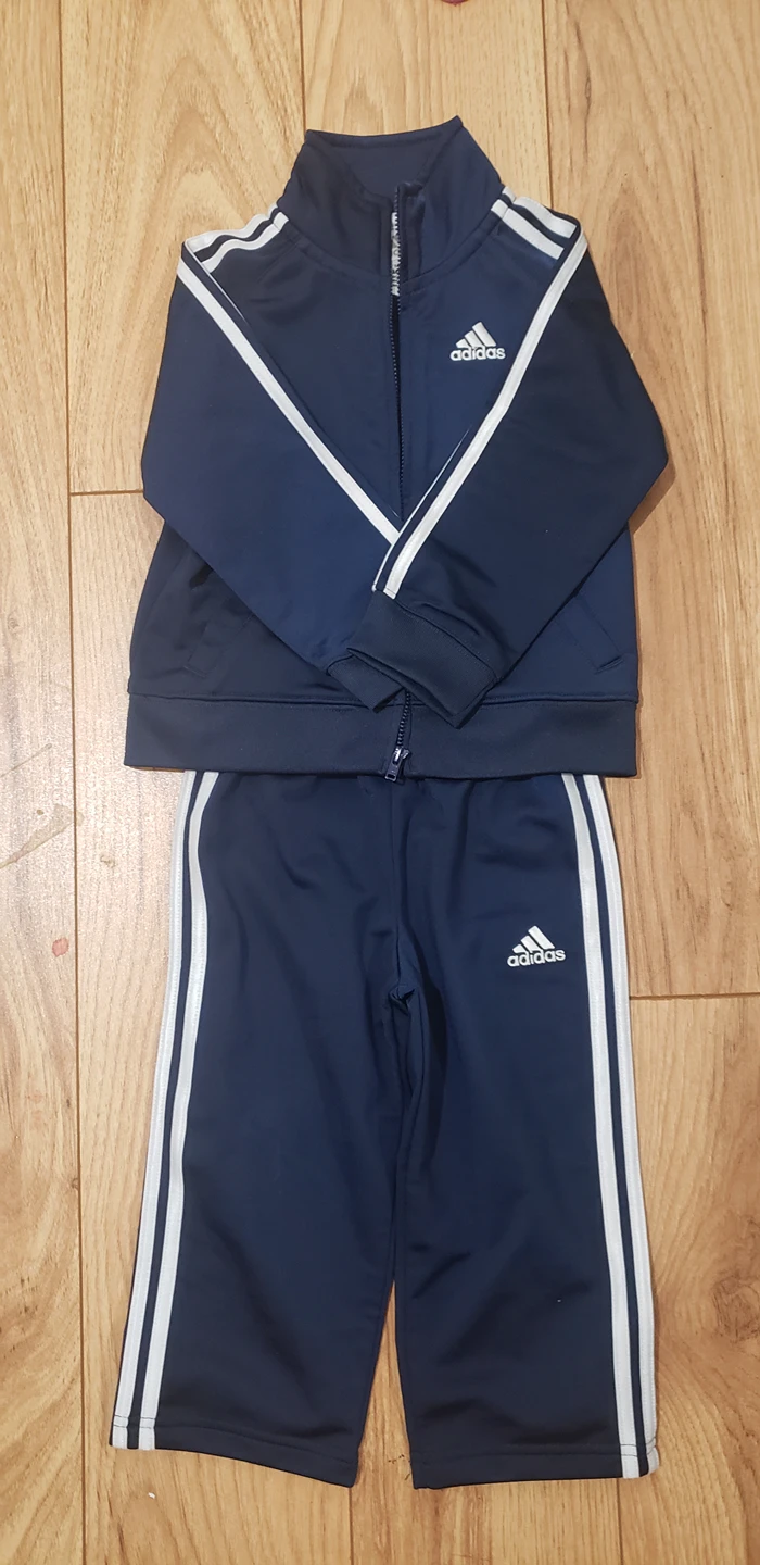 (Pending pick up)Adidas 24M boys sweatsuit