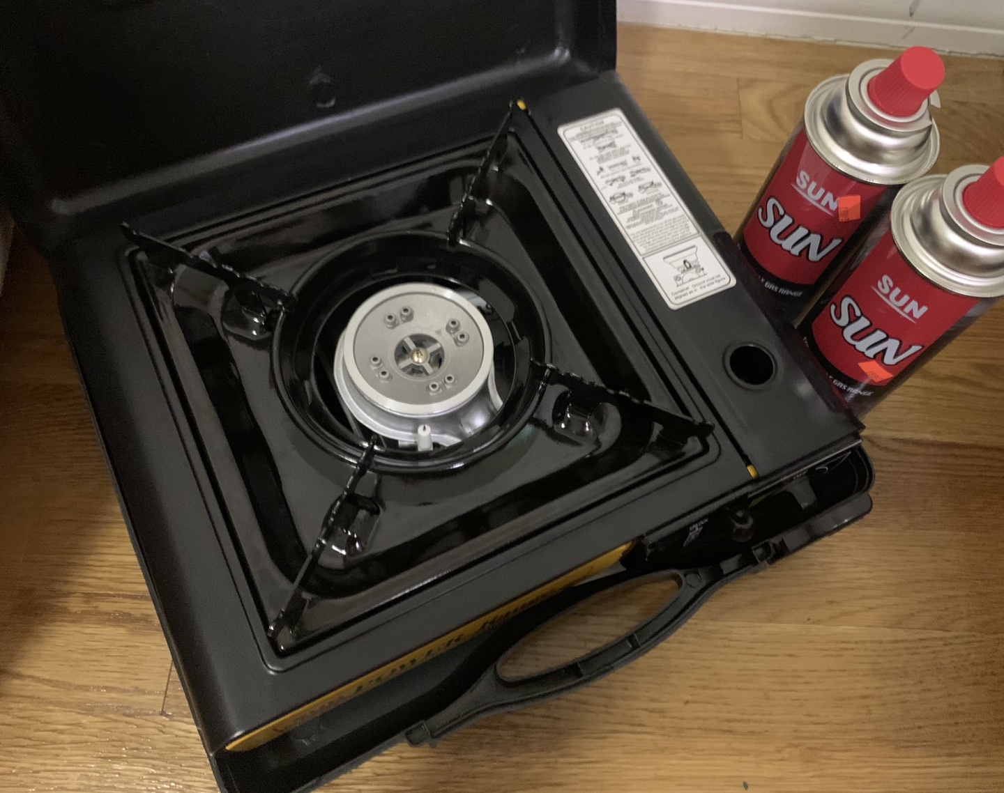Butane stove w/ carrying case