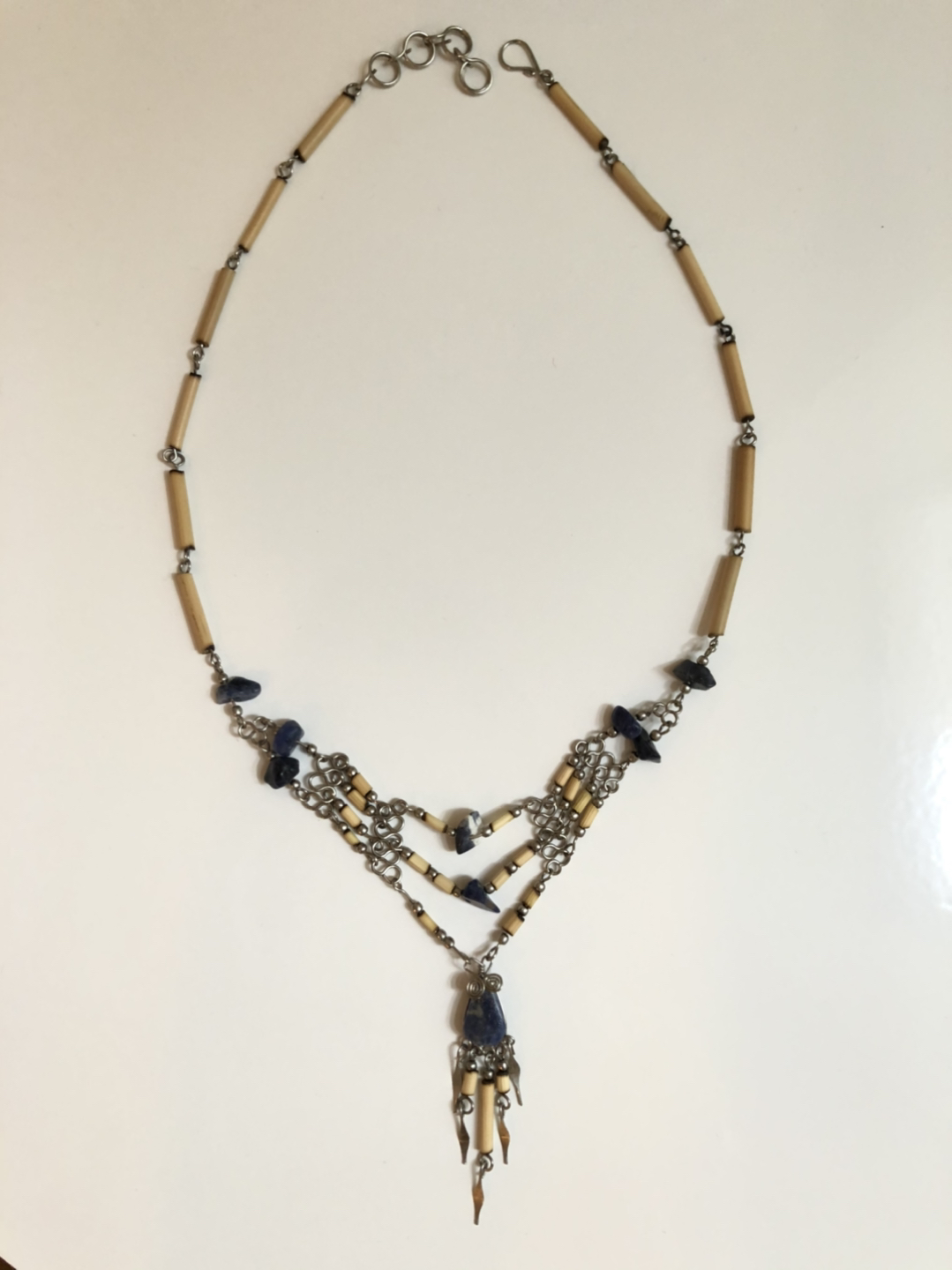VINTAGE BEADED NECKLACE 