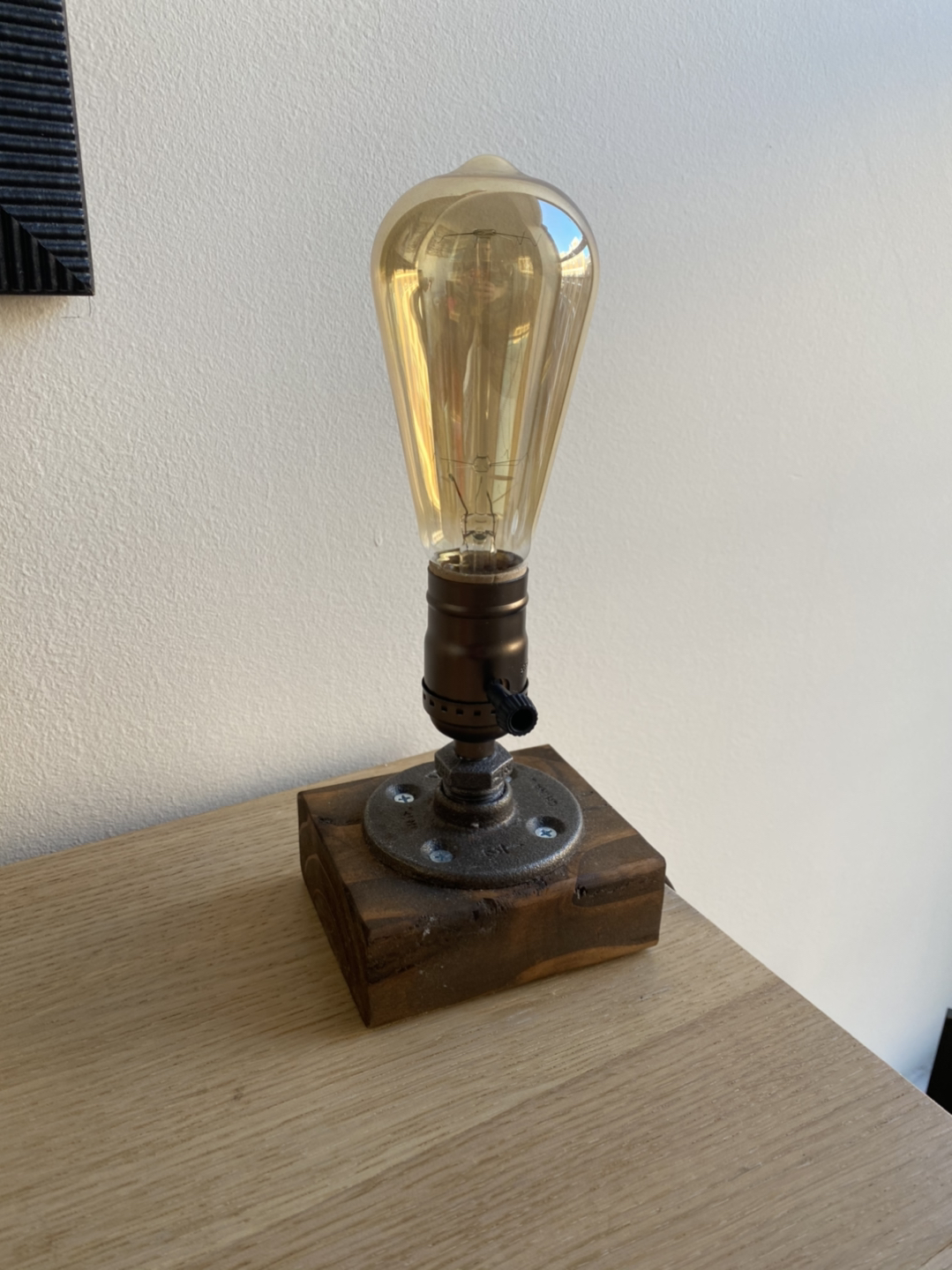 Industrial exposed lamp
