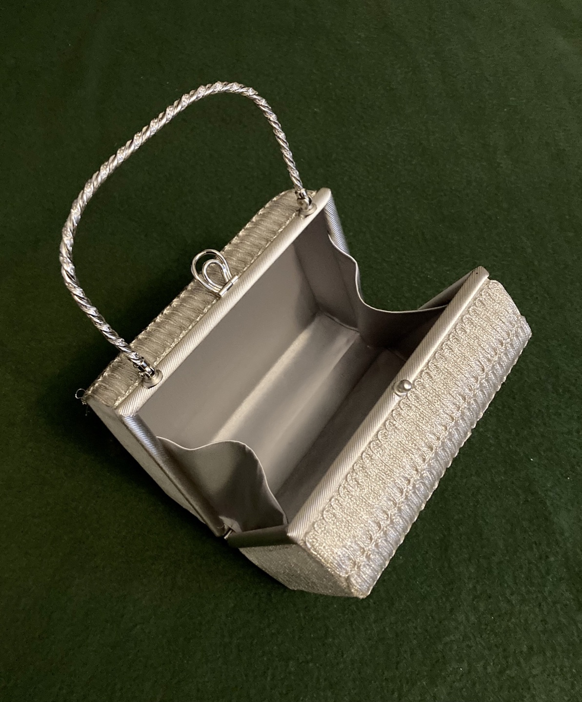 A beautiful silver dressy bag (new) - photo 2
