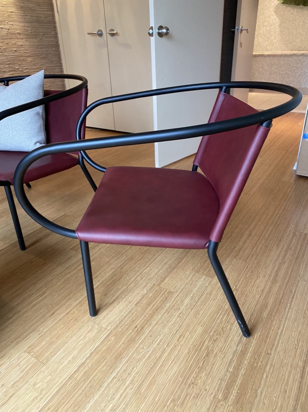 Red / maroon modern leather armchair w/ black frame lounge chair - photo 4