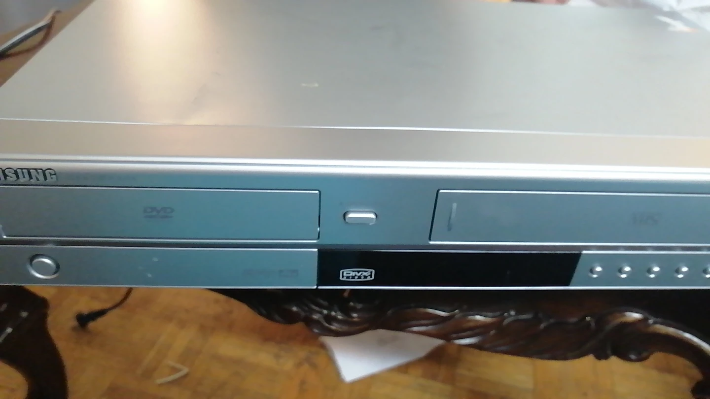 samsung VHS and DVD player thumbnail
