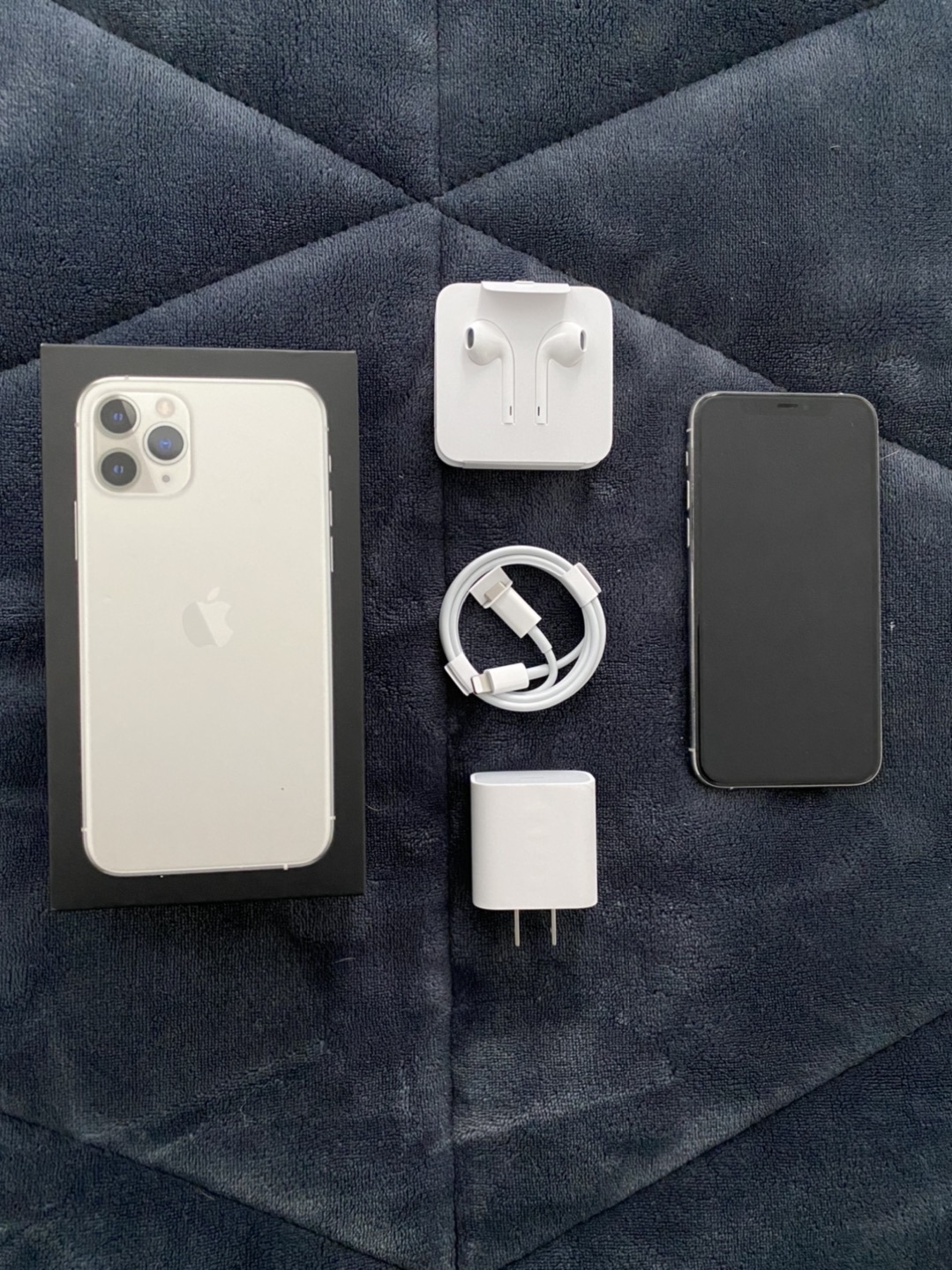 Unlocked iPhone 11 Pro 256gb - photo 2