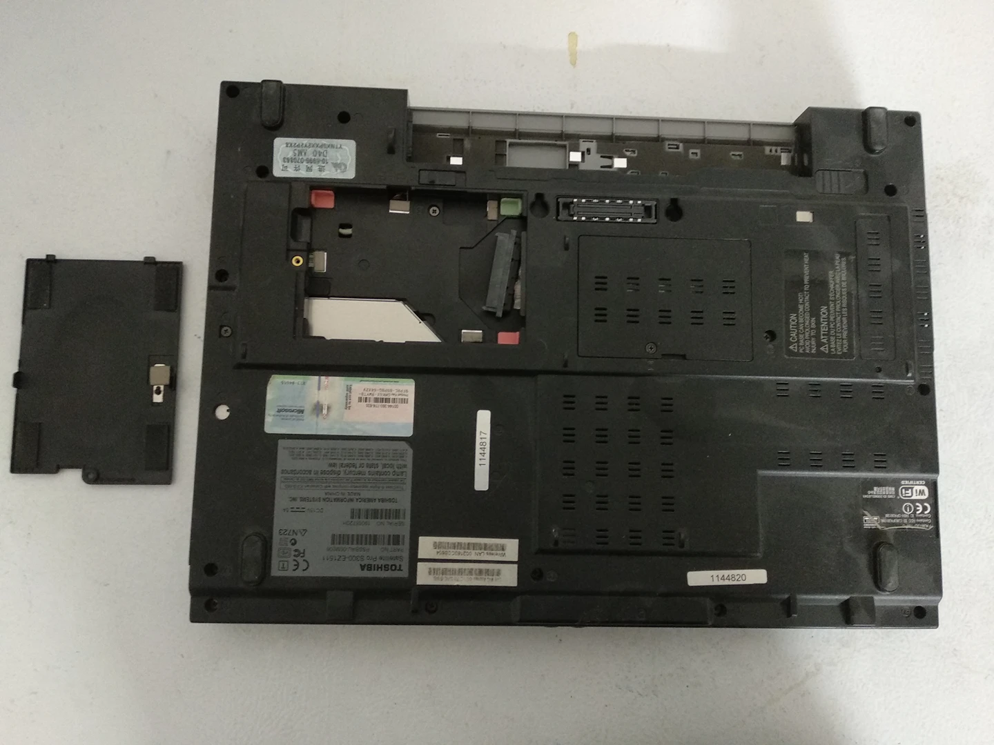 Broken Toshiba Satellite Pro laprop - as is - photo 3