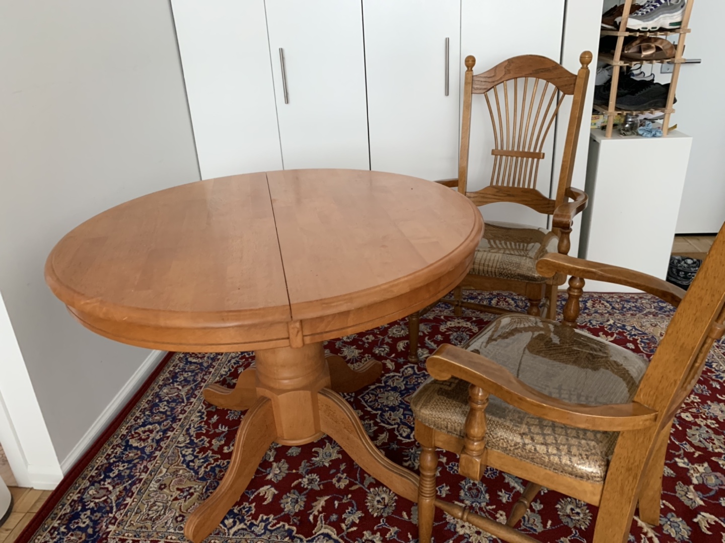 Beautiful Wood Dining Table (expendable) + 2 chairs