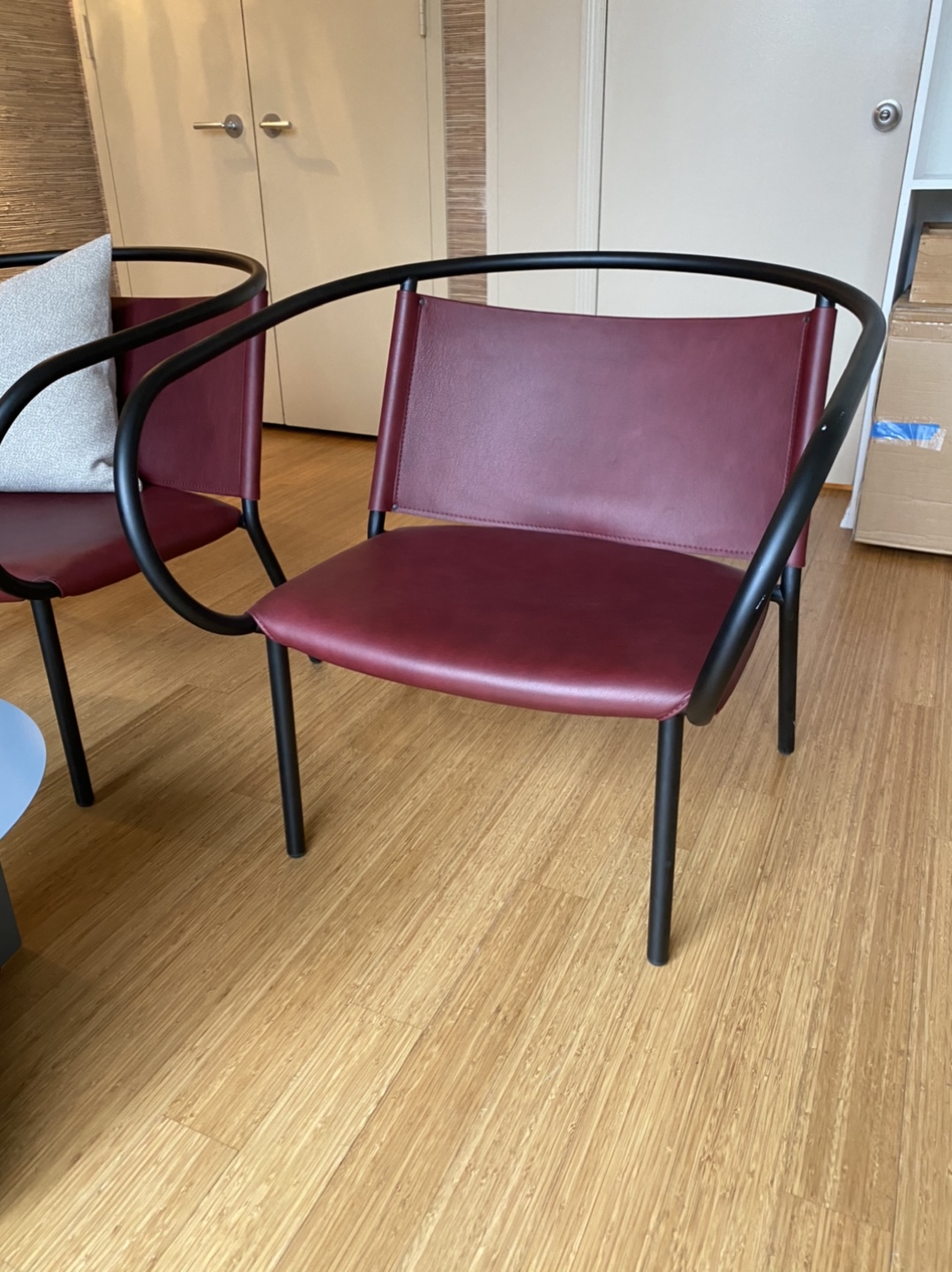 Red / maroon modern leather armchair w/ black frame lounge chair - photo 3
