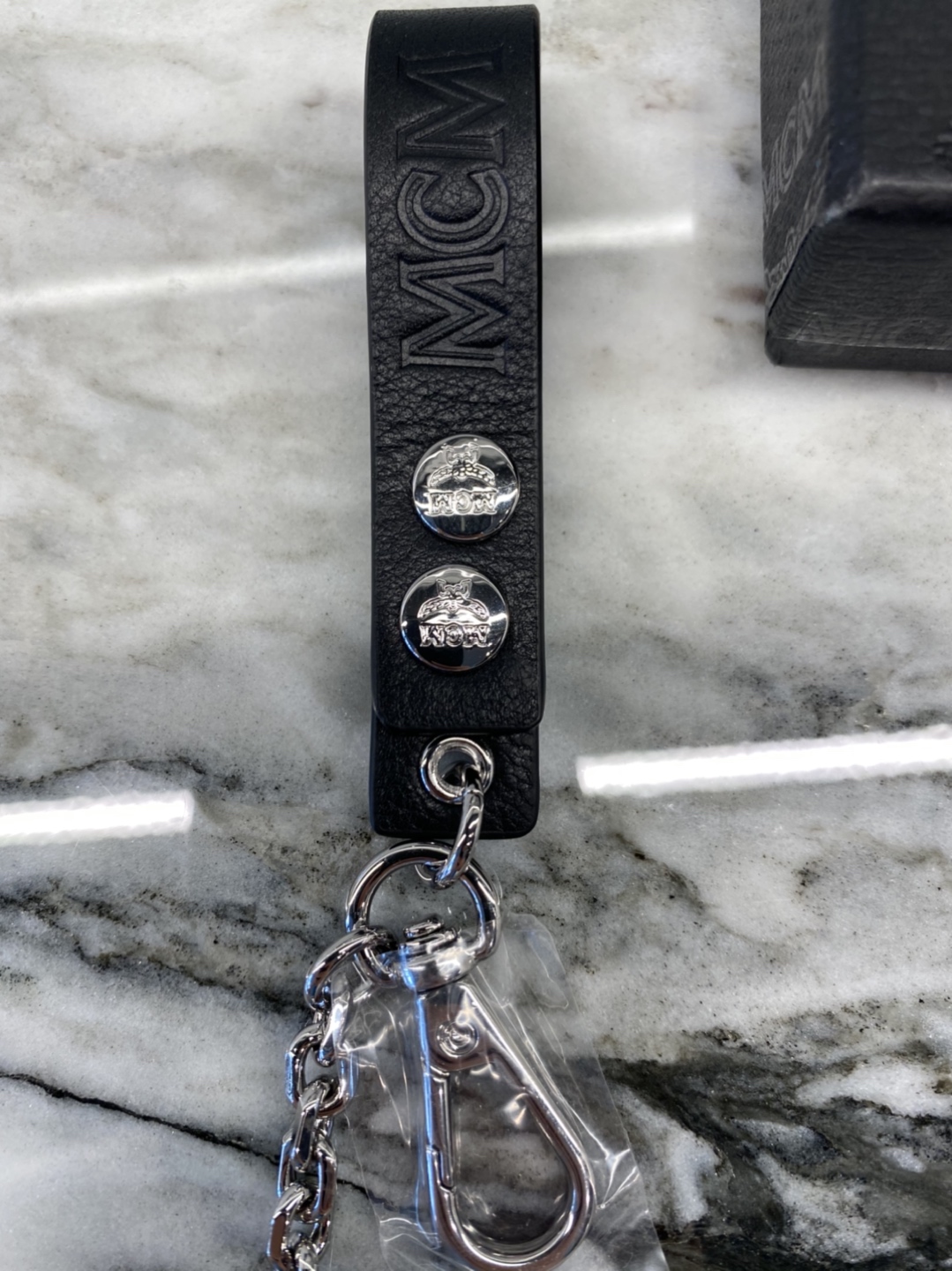 New MCM pocket chain Keys / wallets in silver & black leather - photo 3
