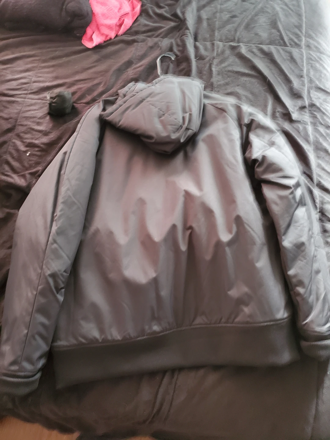 MANS LARGE WINTER COAT NEVER WORN image indicator(3)