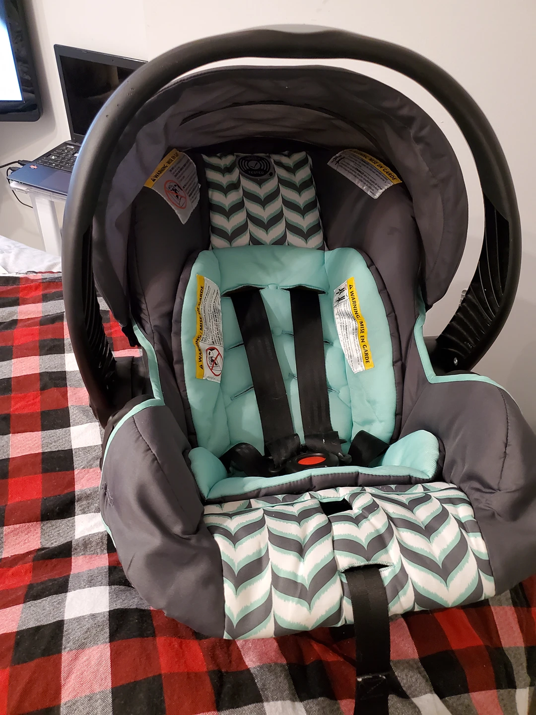 Baby car seat comes with base. thumbnail