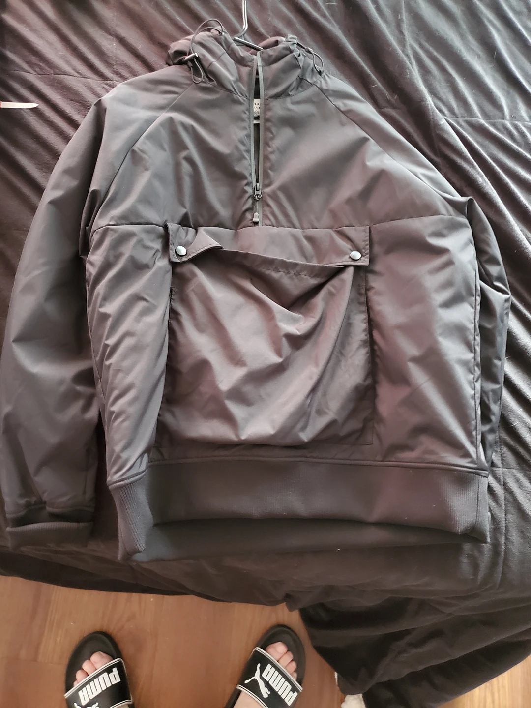 MANS LARGE WINTER COAT NEVER WORN image indicator(2)