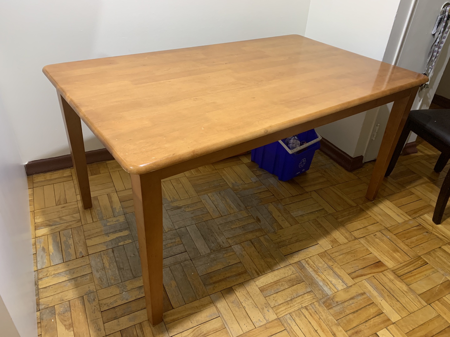 Solid dinner table  thumbnail
