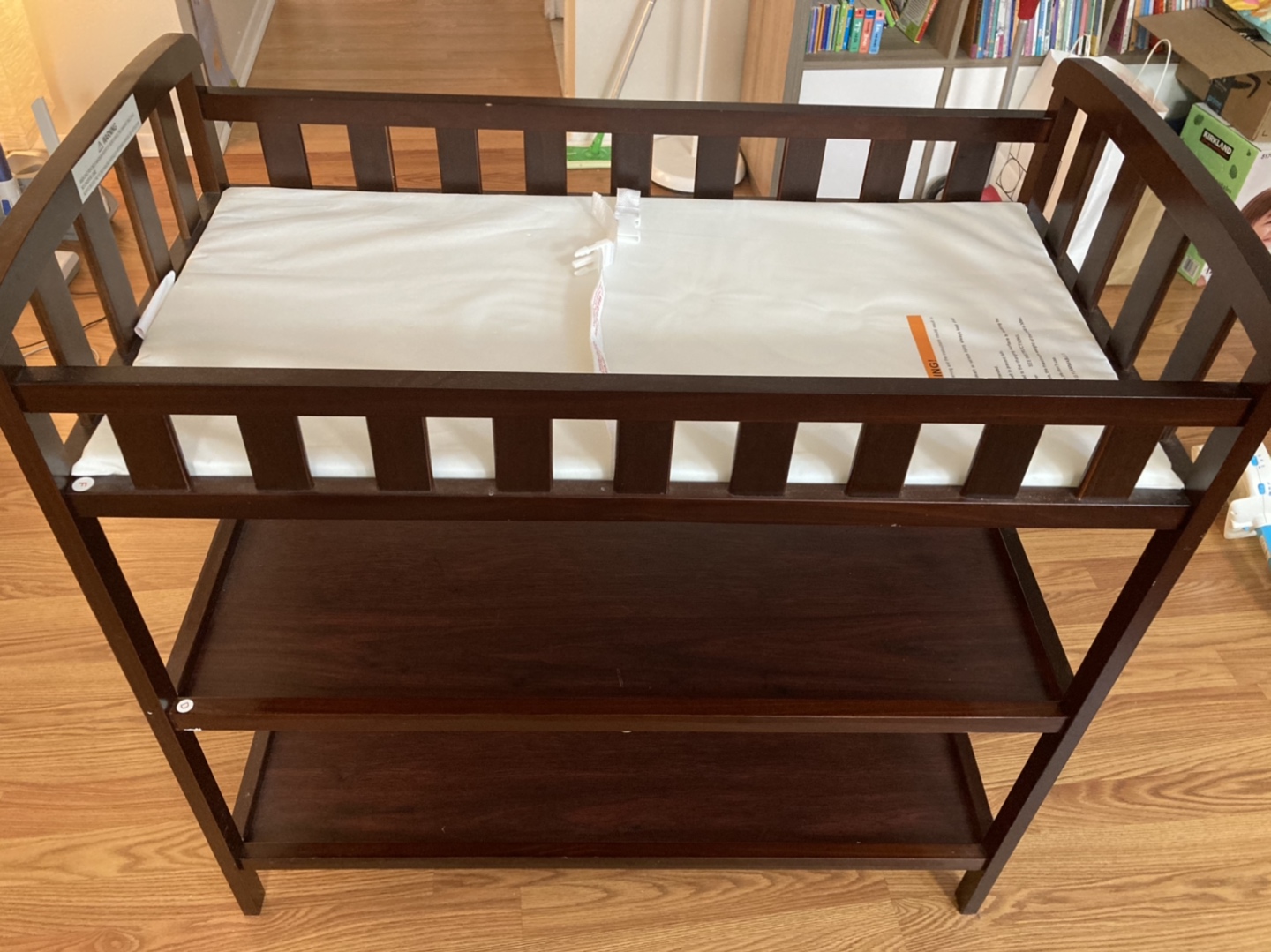 Diaper changing table - photo 3