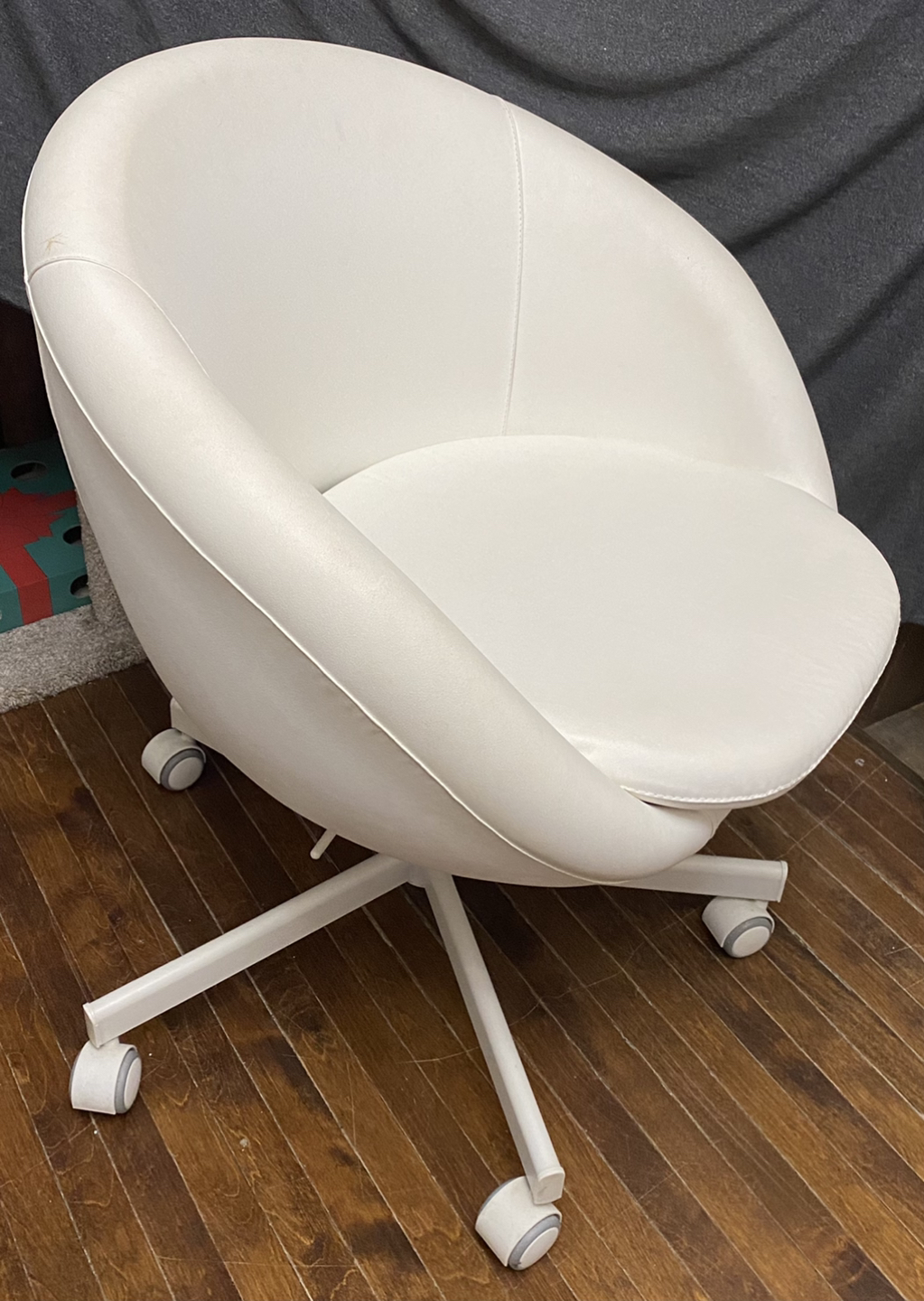 White IKEA faux leather chair - photo 4