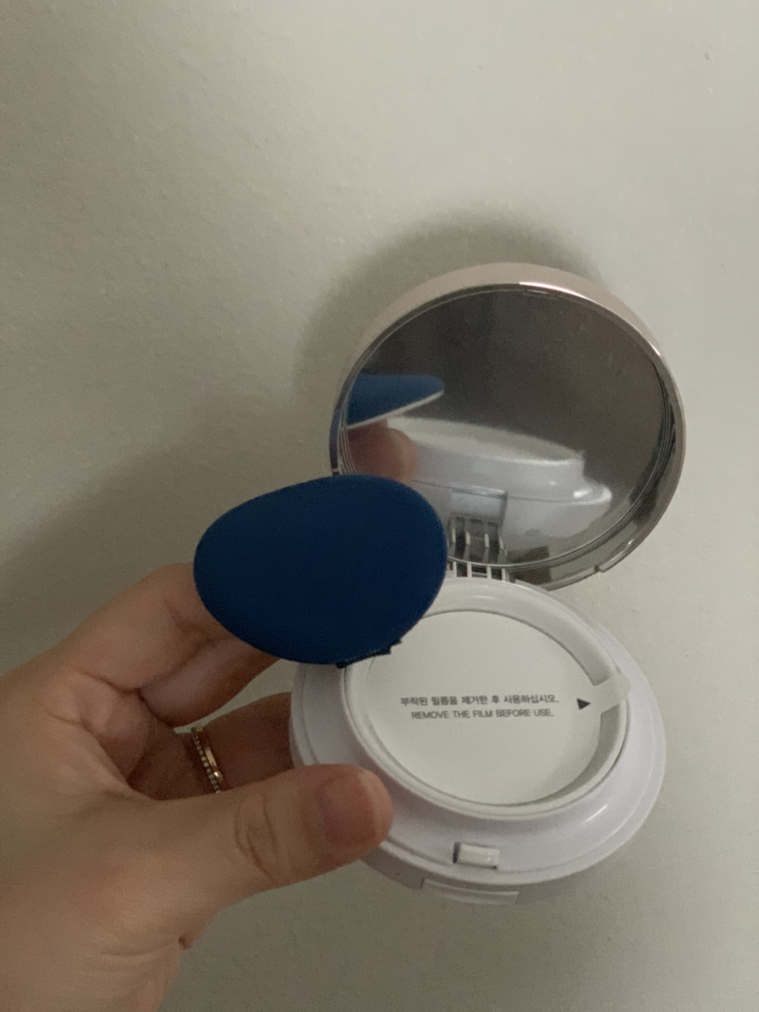 Unused, not opened VDL cushion primer  - photo 3