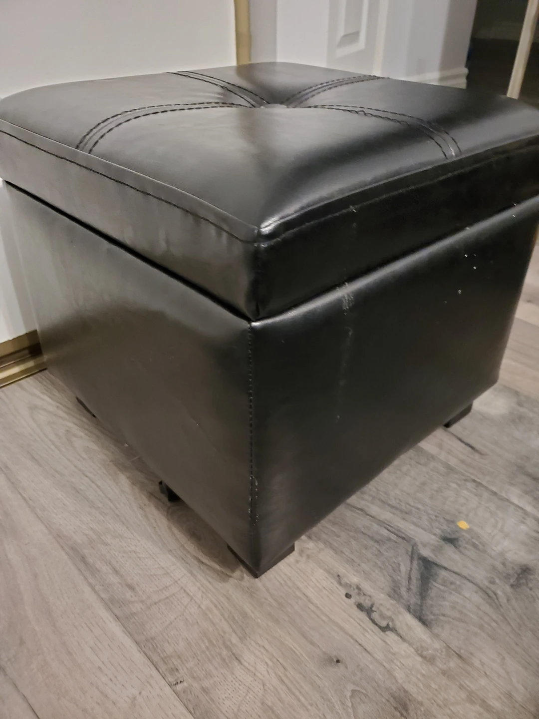 Leather chair with storage. image indicator(3)
