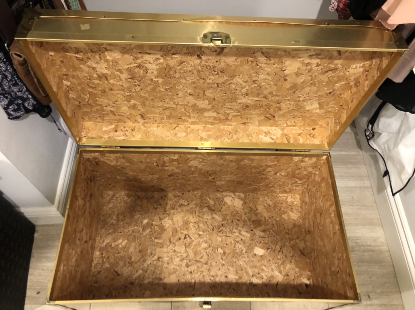 Beautiful gold storage chest - photo 2