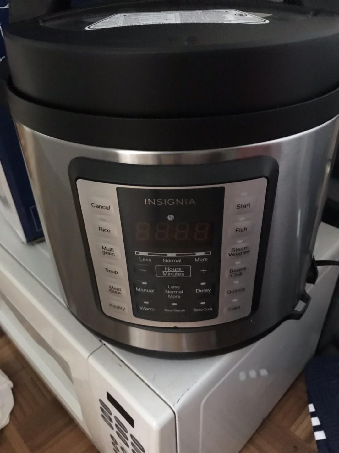 Bella air fryer new 45$ and pressure cooker insignia new 50$  - photo 2