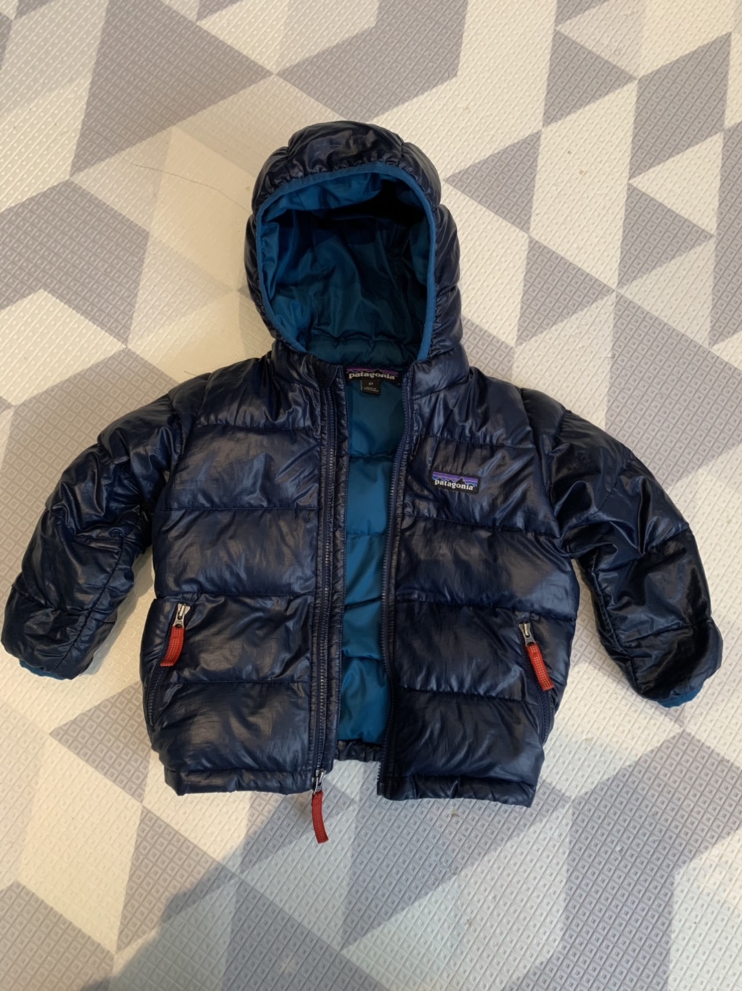Patagonia baby down jacket, size 2T - photo 2