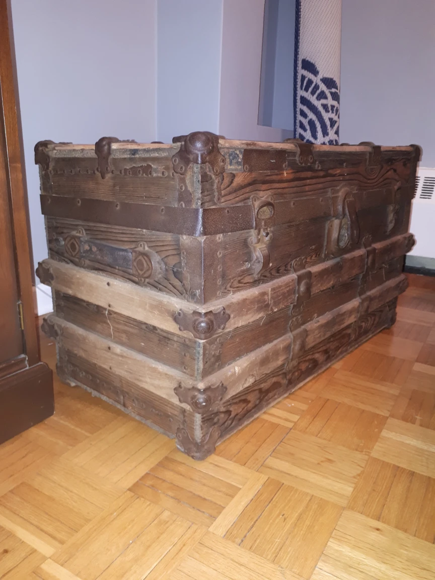 Beautiful Antique Chest! - photo 3