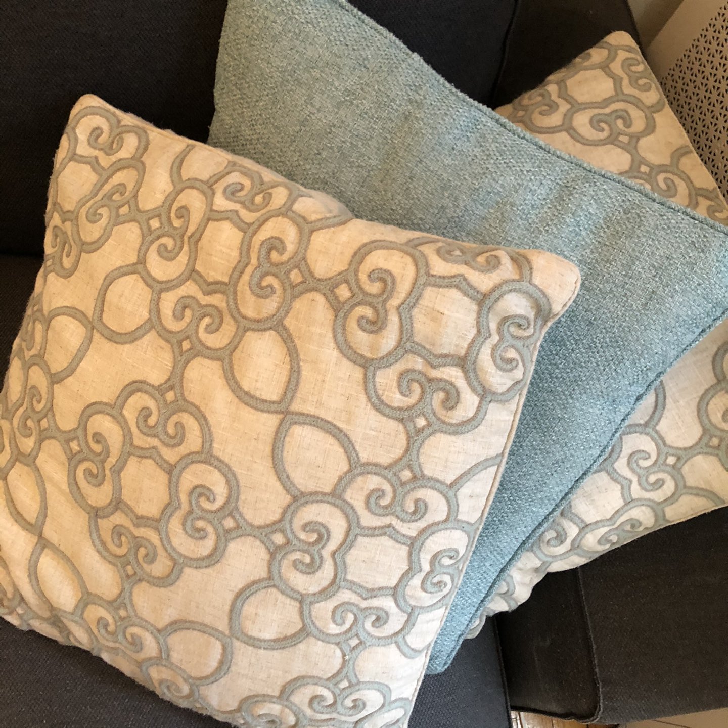 Throw pillows set of 3