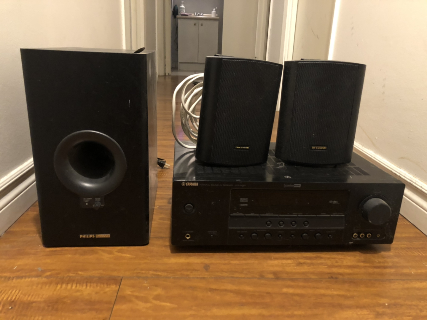 Yamaha receiver, sub woofer, and speakers surround sound system