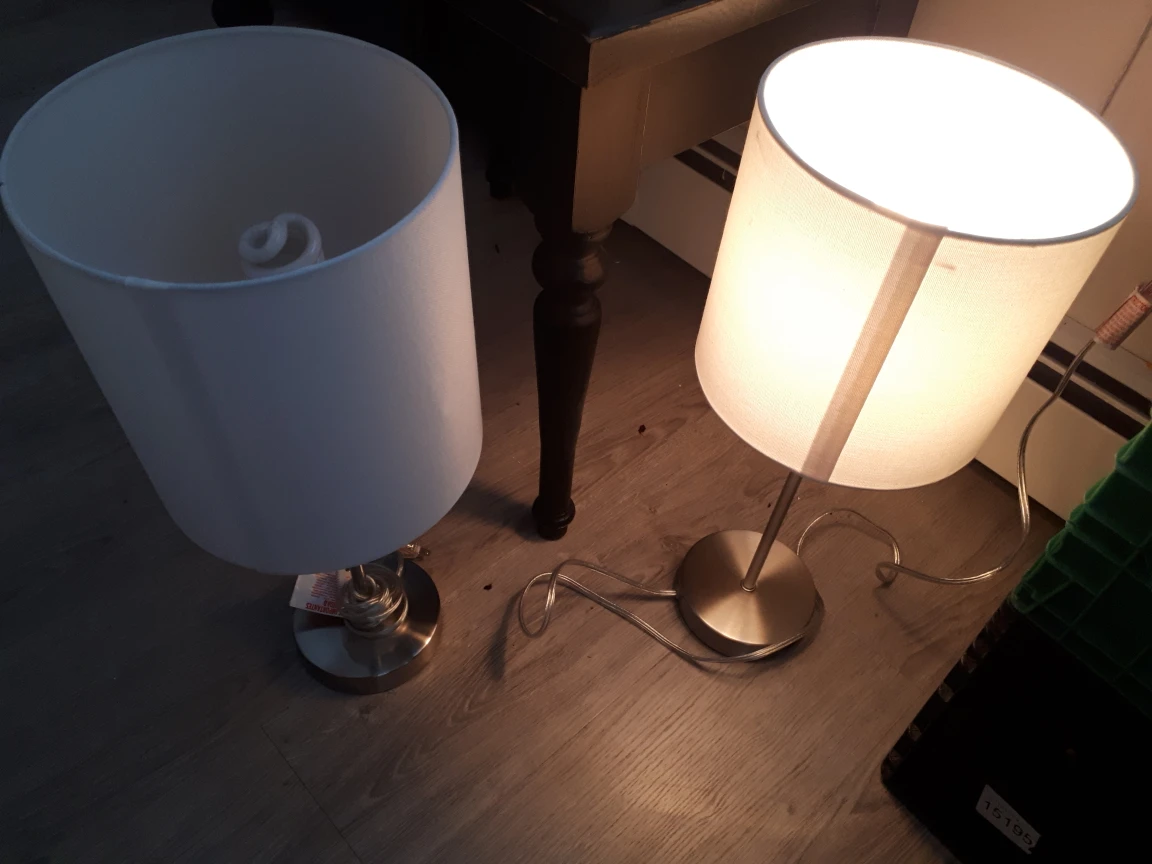 2 table lamps