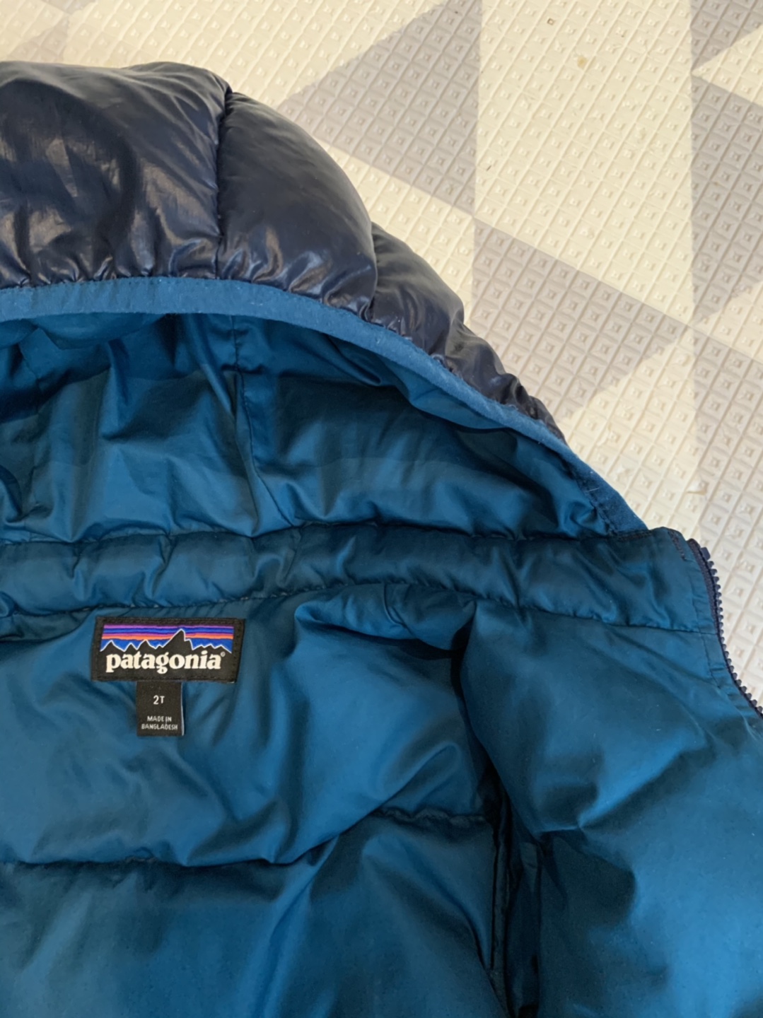 Patagonia baby down jacket, size 2T - photo 3