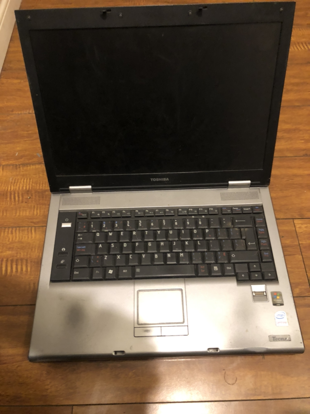 TOSHIBA laptop (no charger)