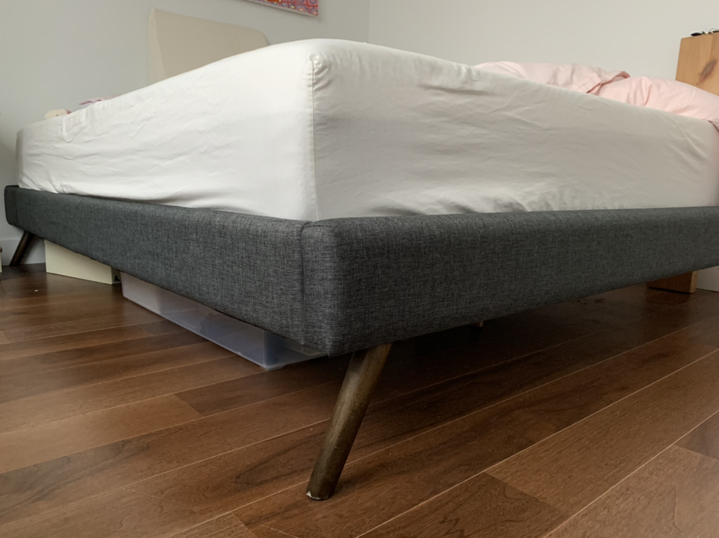Queen sized bed frame - photo 3