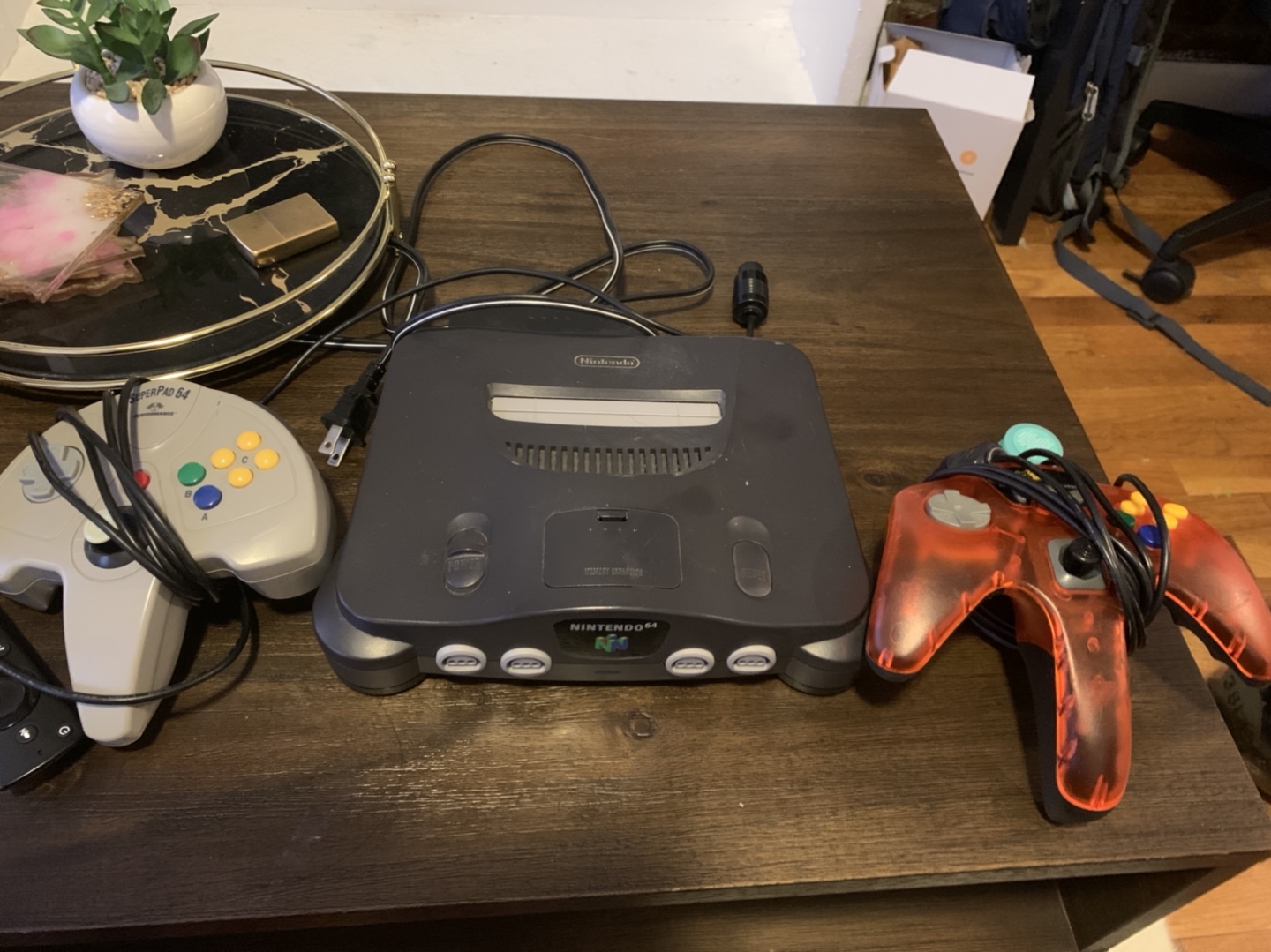 Nintendo N64 game system w/2 controllers