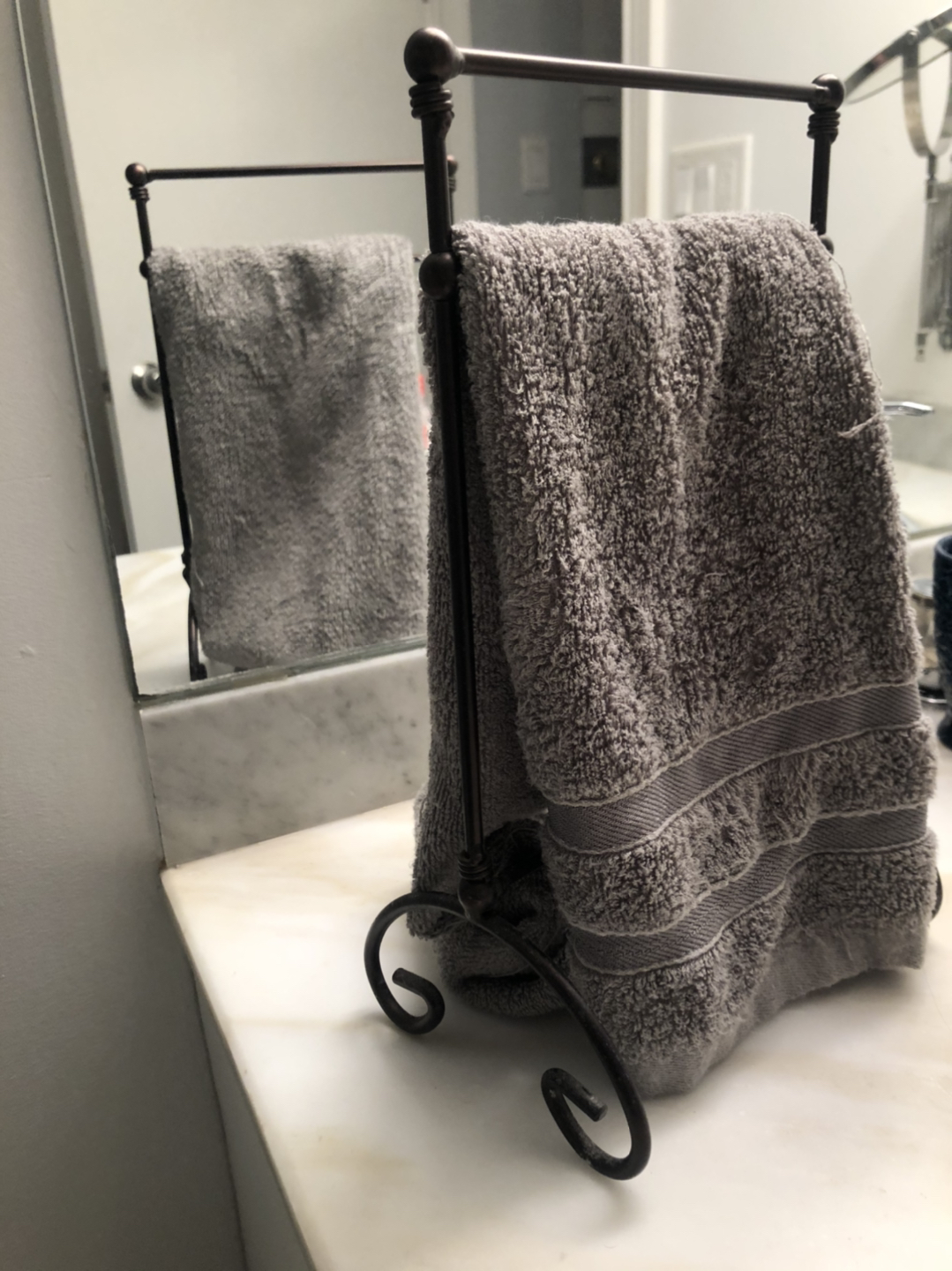 Metal towel holder
