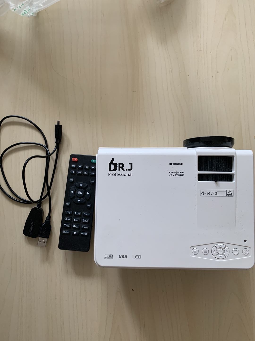 👍🏻R.J Professional Mini Projector 🎦🍿