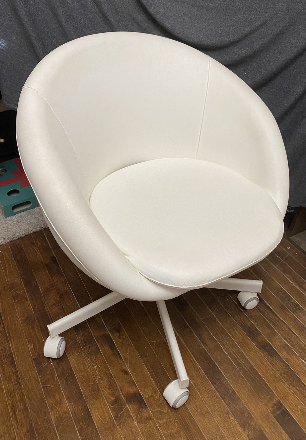 White IKEA faux leather chair - photo 3