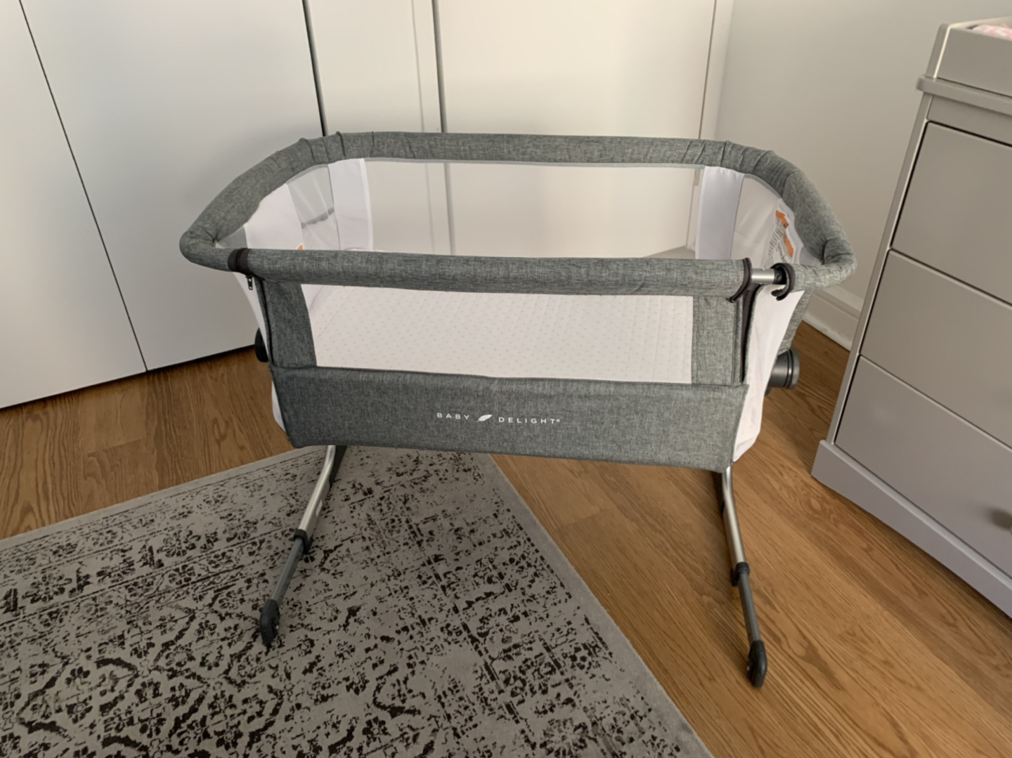 Baby crib deylight 