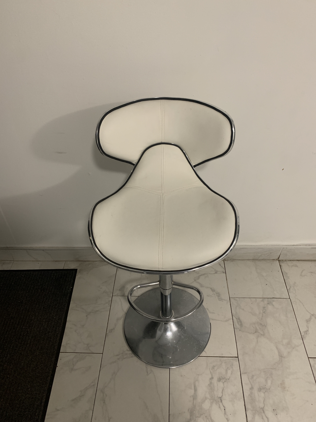 2 high chairs 