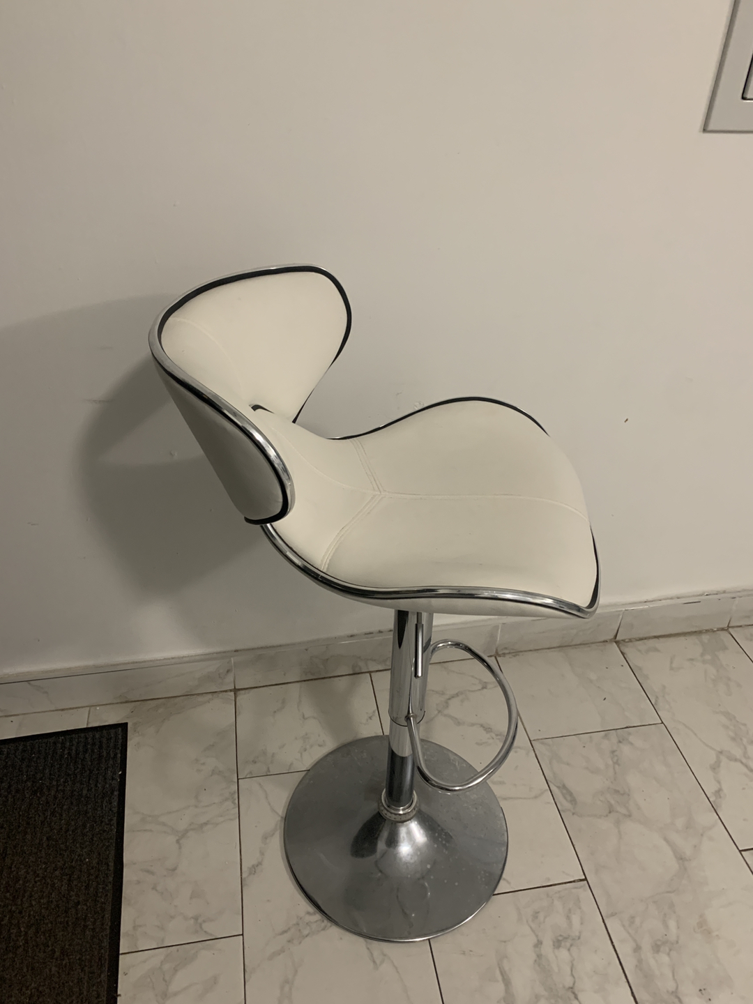 2 high chairs  - photo 2