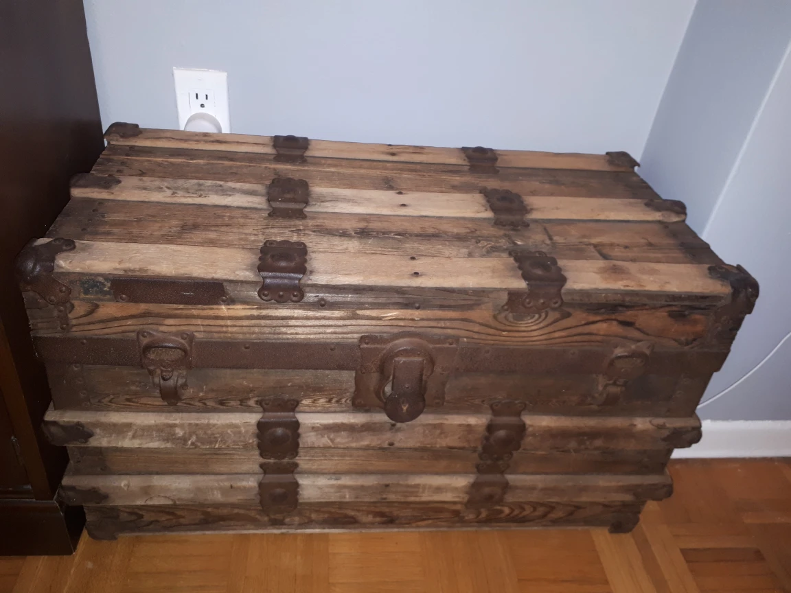 Beautiful Antique Chest! - photo 2