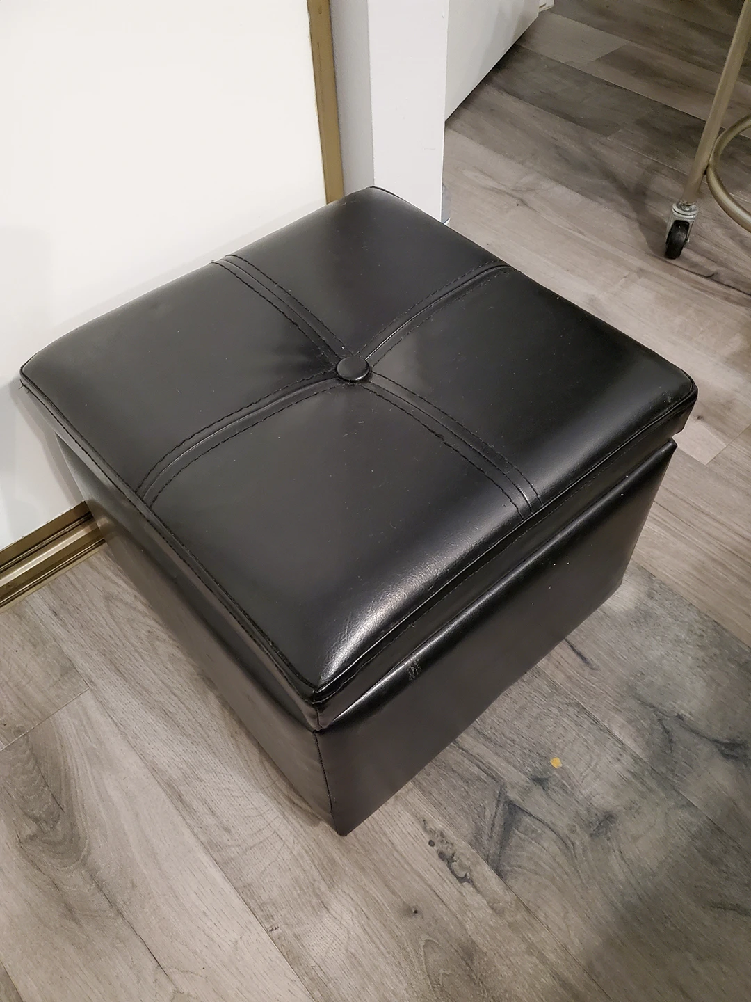Leather chair with storage. thumbnail