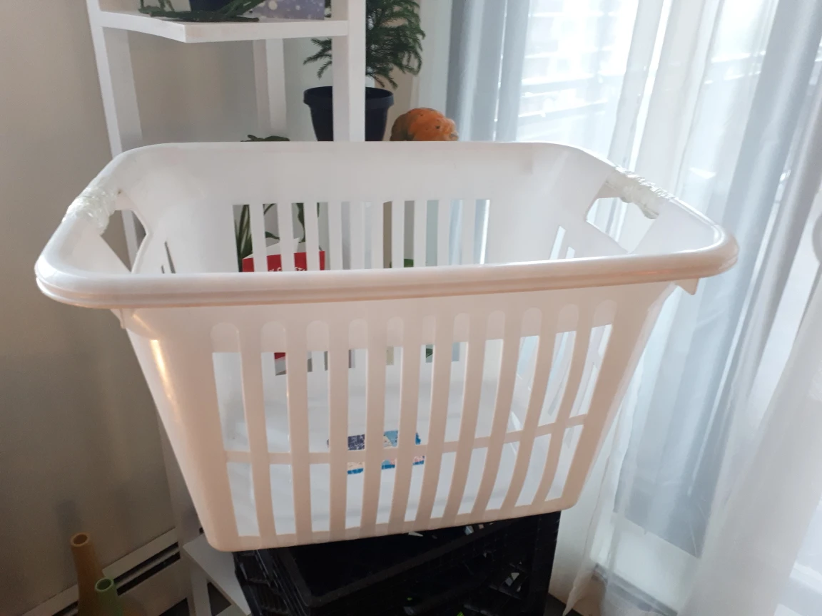 rubber maid laundry basket