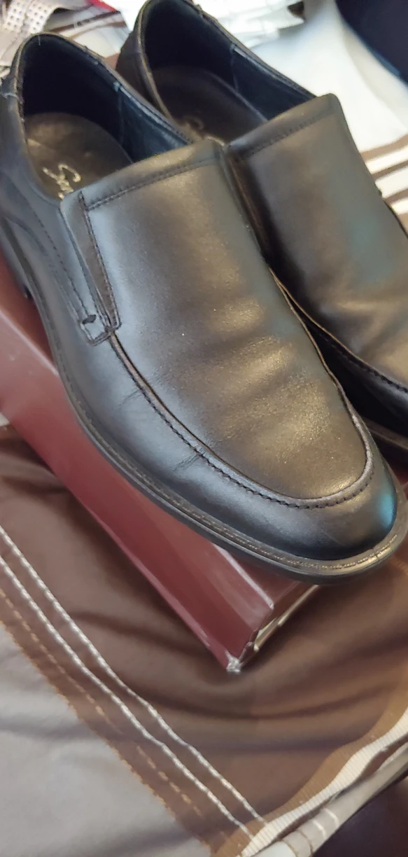 black leather shoes thumbnail